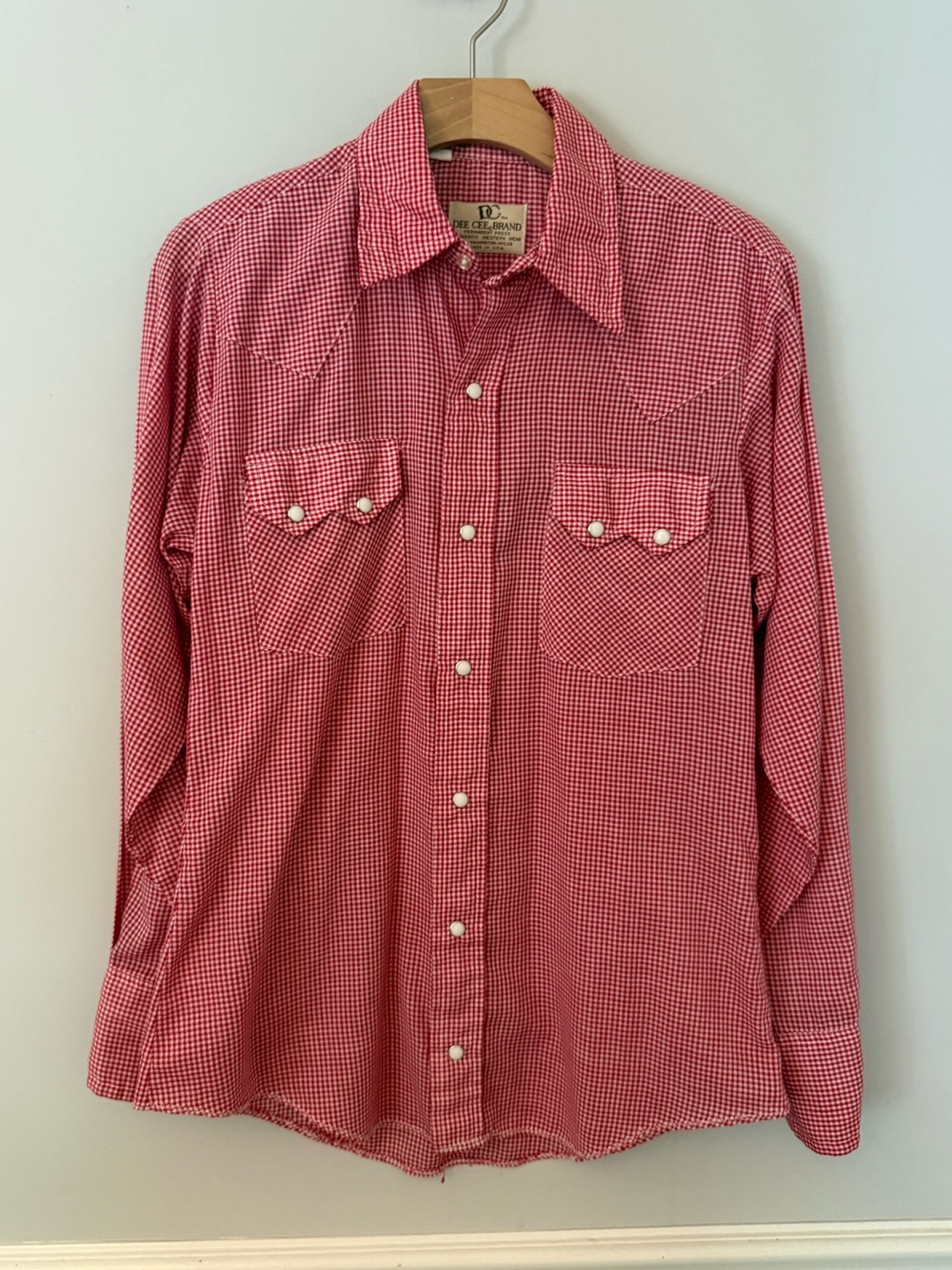 Vintage 70’s Dee Cee Brand western red and white gingham pearl snap button. S